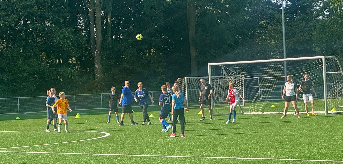 LAATSTE TRAINING JO13-1 EEN WAAR SPEKTAKELSTUK