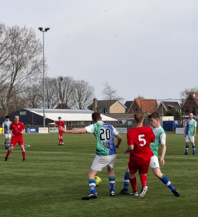 FC CASTRICUM HAALT UIT TEGEN ANDIJK: 0-6 : PEIJS IN BOTSAUTO NIET TE REMMEN