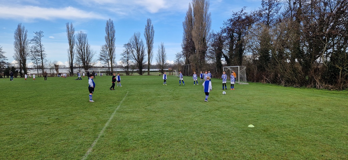 JO11-1 STERK IN SLOTFASE EN BOEKT DIKVERDIENDE ZEGE IN HEEMSKERK