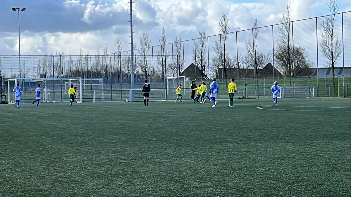 JO11-1 MORST KANSEN MAAR HAALT HARD UIT IN UITGEEST