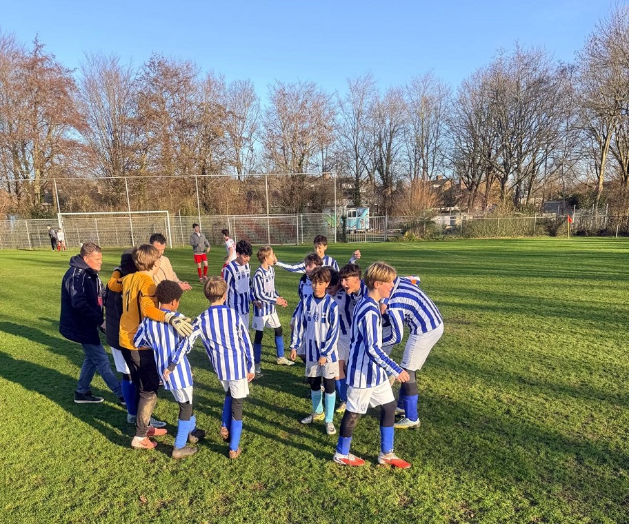 JO14-1 KROONT ZICH TOT KAMPIOEN