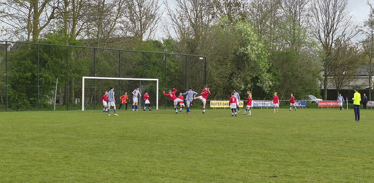 JO14-1 PAKT KOPPOSITIE NA DUEL TEGEN DIRECTE CONCURRENT KSV