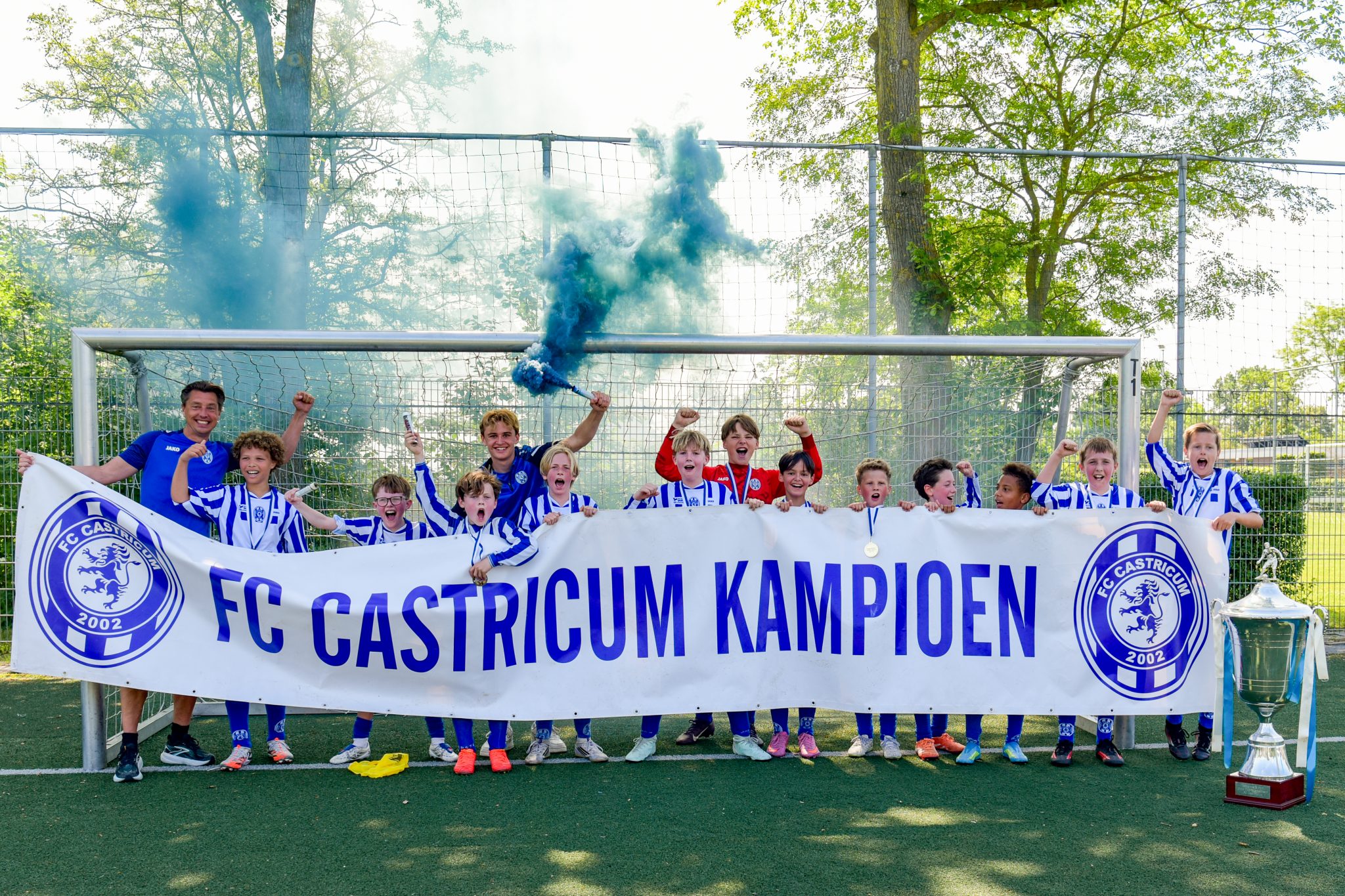 JO11-1 KROONT ZICH MET OVERTUIGENDE ZEGE TOT KAMPIOEN