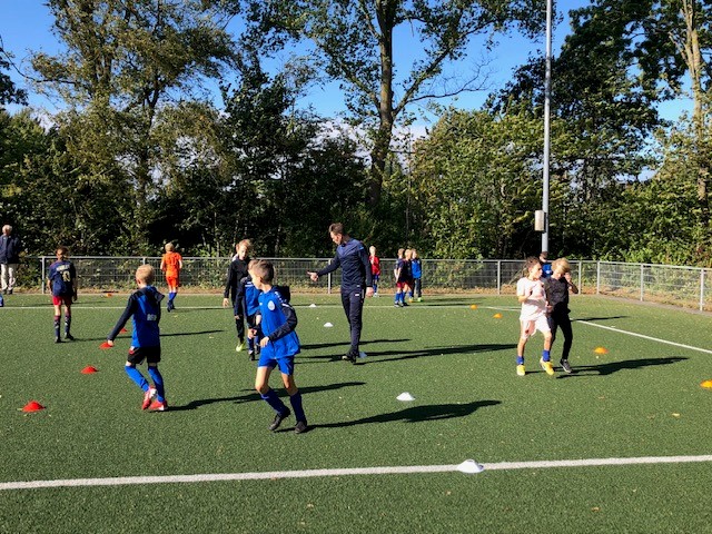 LOOPSCHOLING IN EEN NIEUW JASJE VOOR JEUGD FC CASTRICUM: ATHLETIC SKILLS!