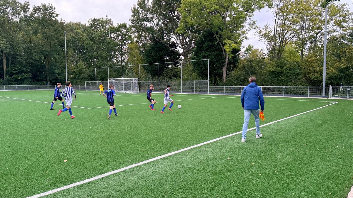 O15-1 KNOKT ZICH STEEDS TERUG MAAR TREKT UITEINDELIJK AAN KORTSTE EIND