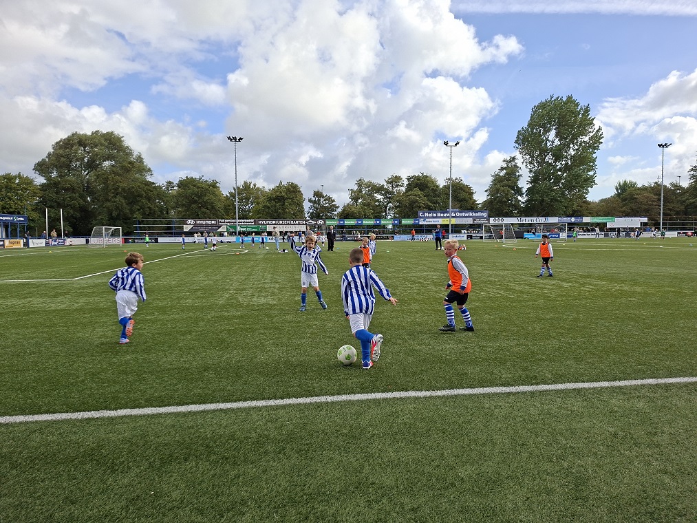 GEWELDIGE VEERKRACHT EN GOALS-REGEN BIJ DE JONGENS ONDER O8!