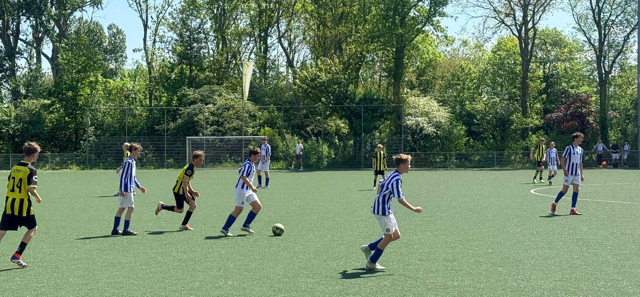 JO14-1 BLIJFT OP TITELKOERS NA OVERTUIGENDE ZEGE OP KOEDIJK