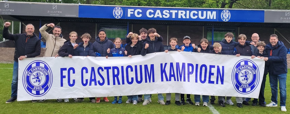 JO14-1 KROONT ZICH NA DERBYZEGE WEDEROM TOT KAMPIOEN
